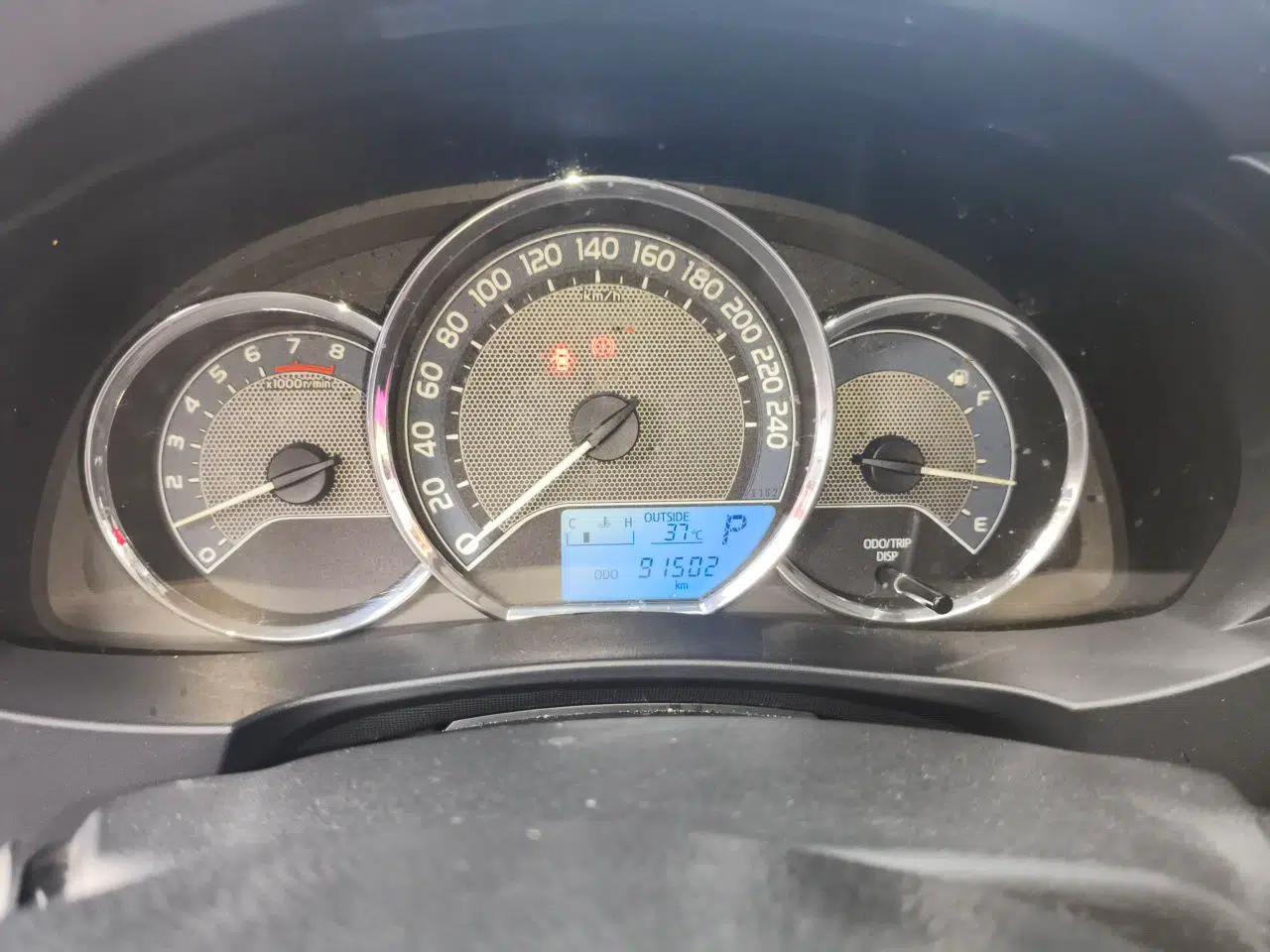 Toyota Corolla 2014 1.6L CVT GL — миниатюра 11