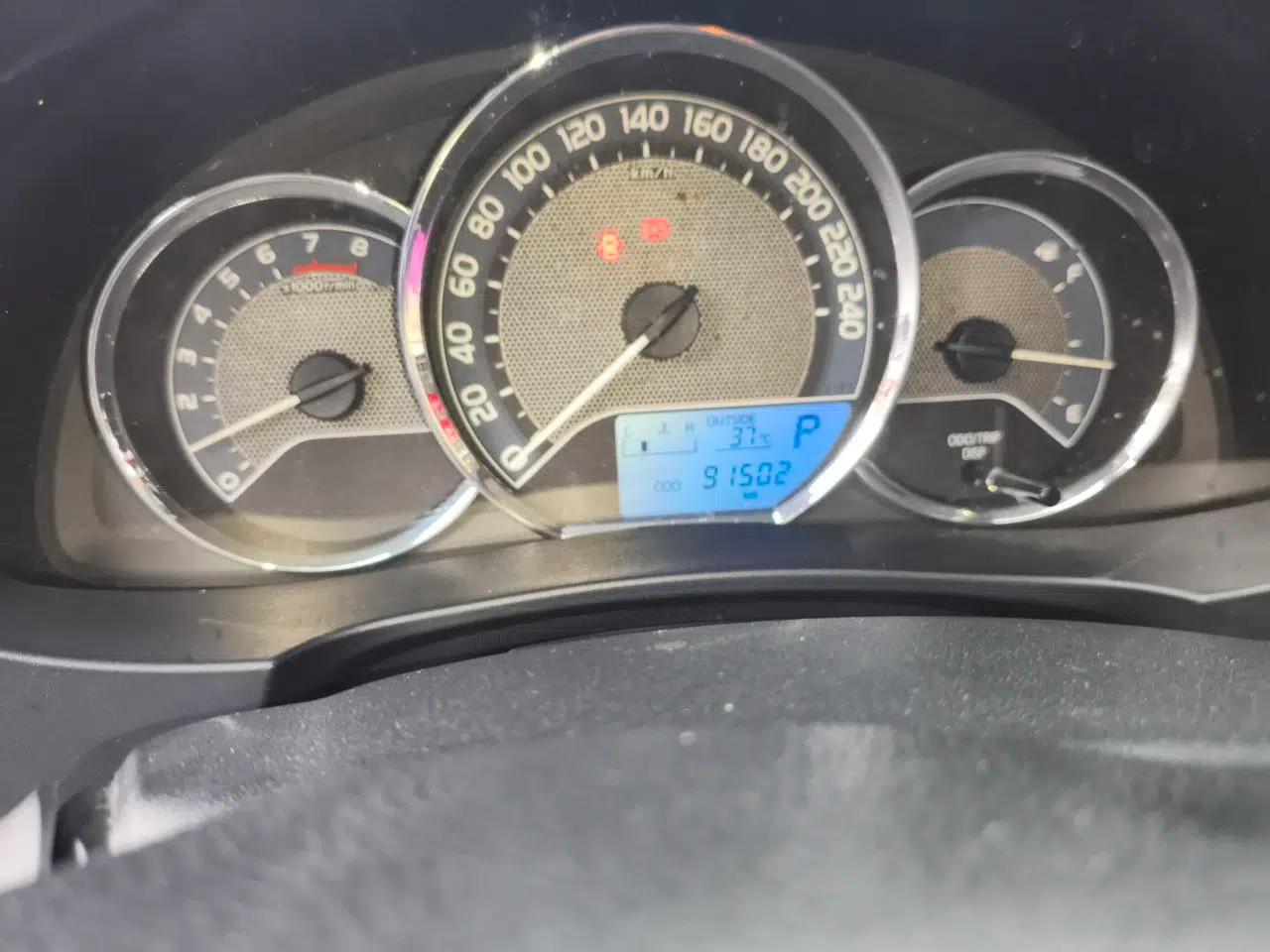 Toyota Corolla 2014 1.6L CVT GL — миниатюра 12