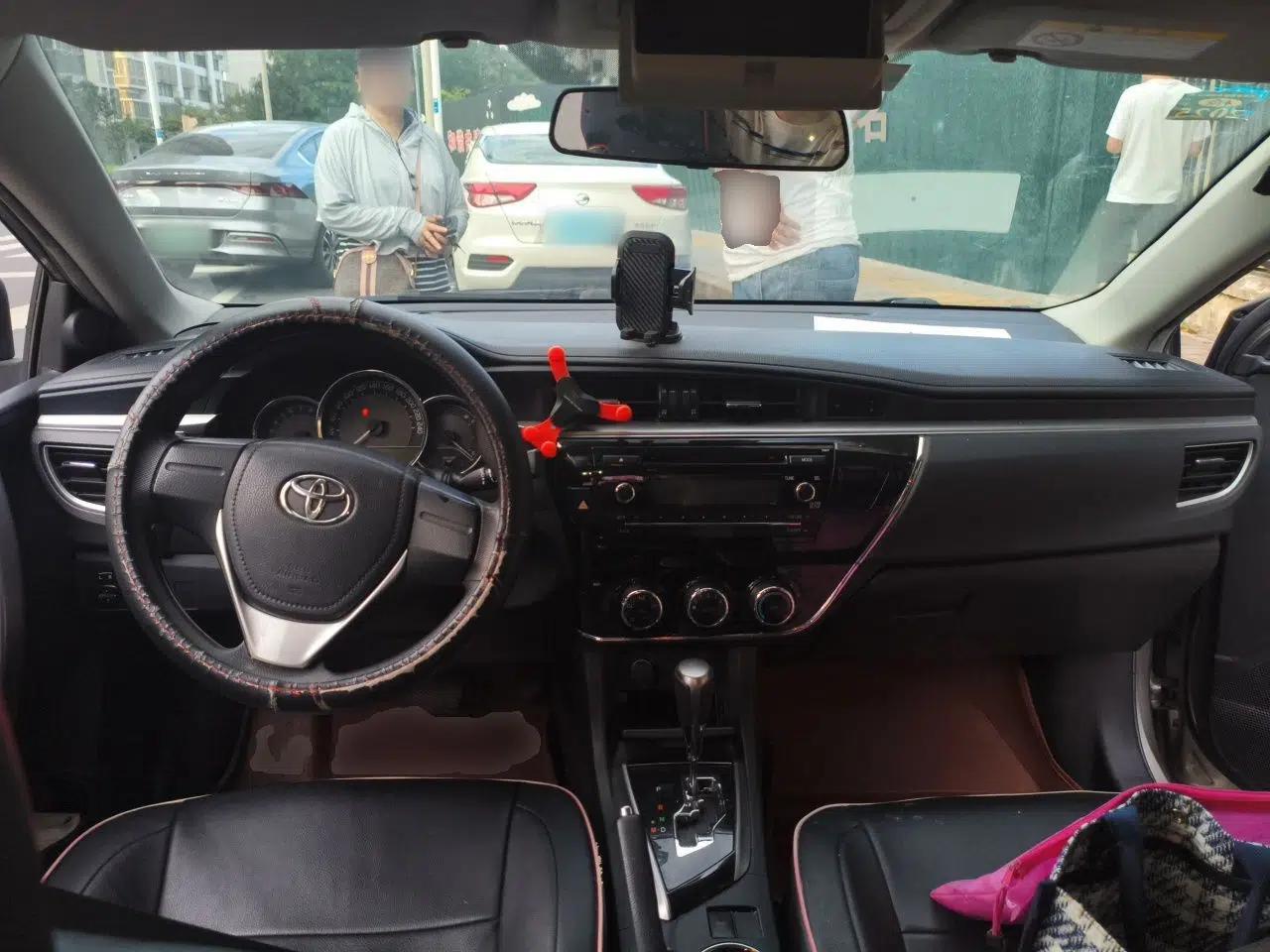 Toyota Corolla 2014 1.6L CVT GL — миниатюра 9