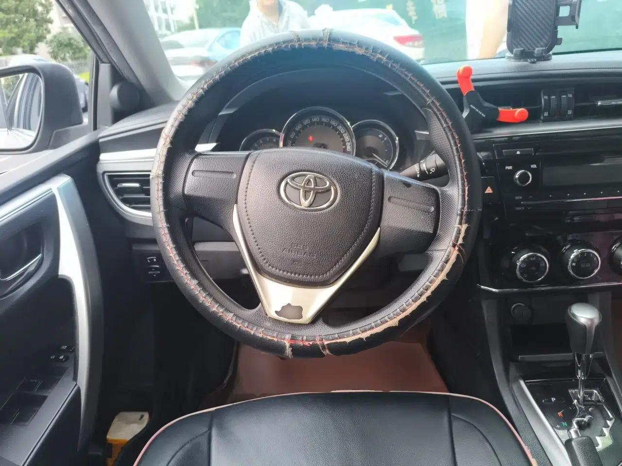 Toyota Corolla 2014 1.6L CVT GL — миниатюра 10