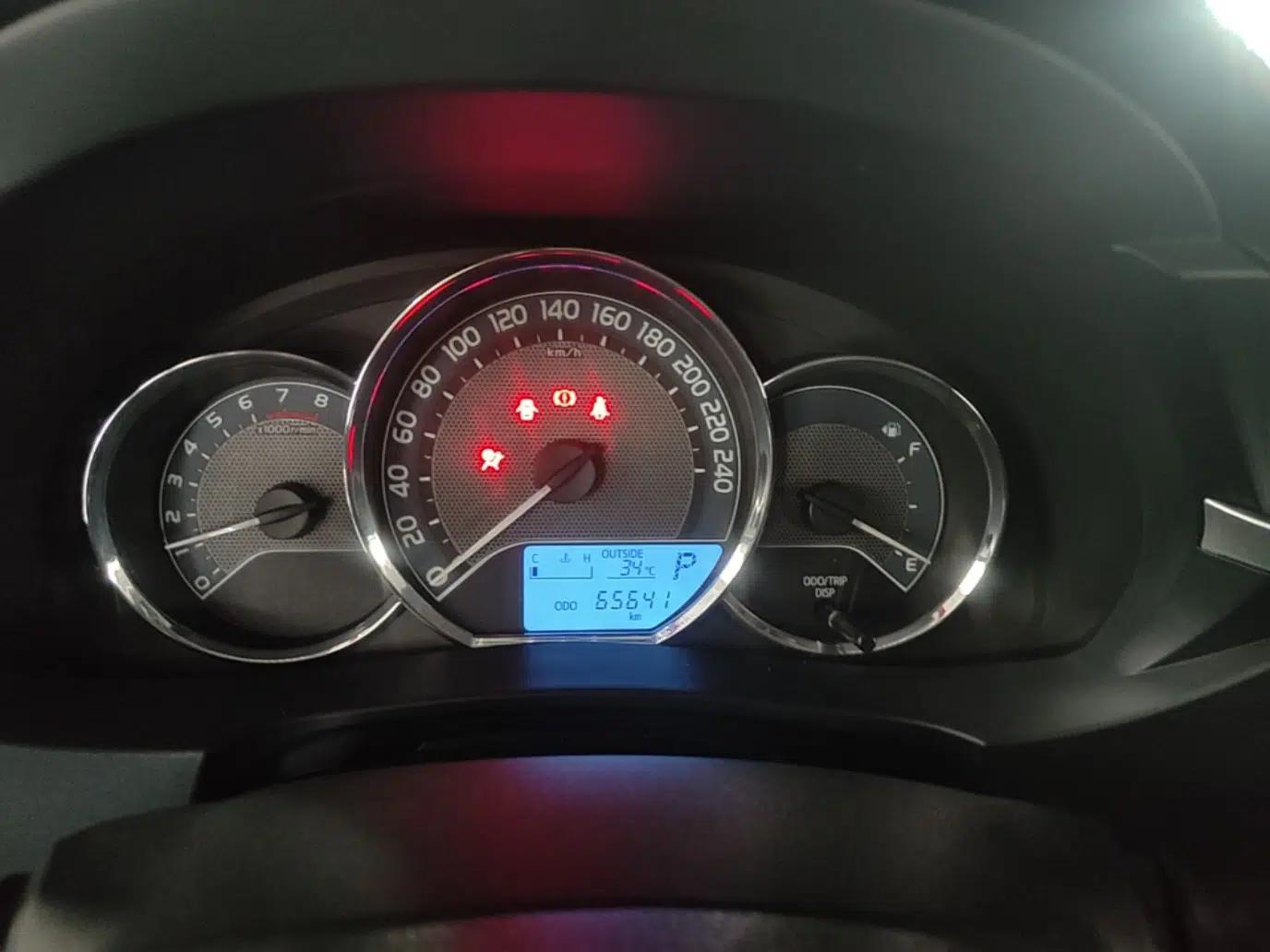 Toyota Corolla 2014 1.6L CVT GL — миниатюра 14