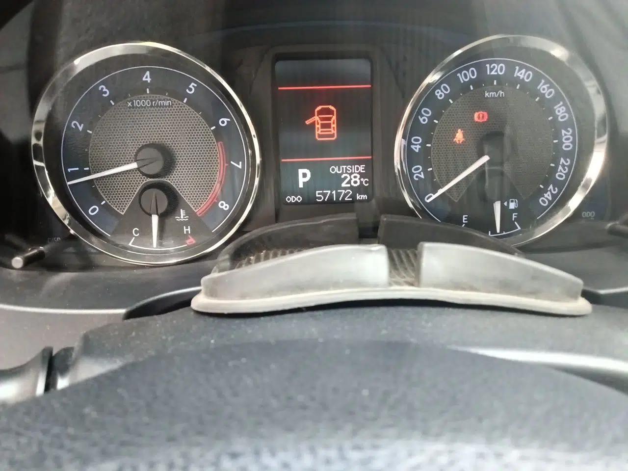Toyota Corolla 2014 1.6L CVT GL-i — миниатюра 12