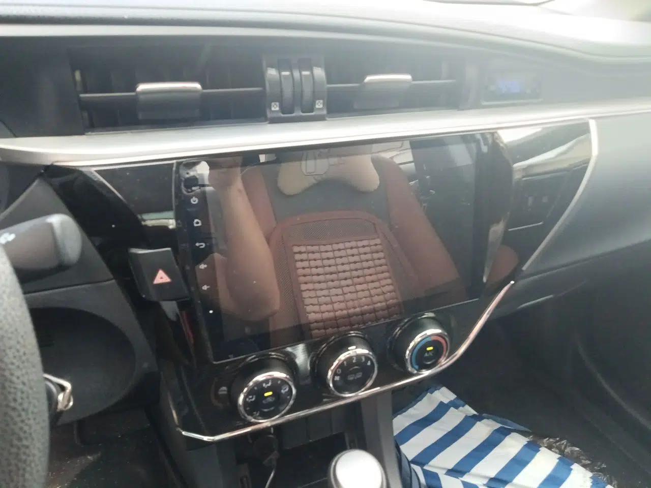 Toyota Corolla 2014 1.6L CVT GL-i — миниатюра 13