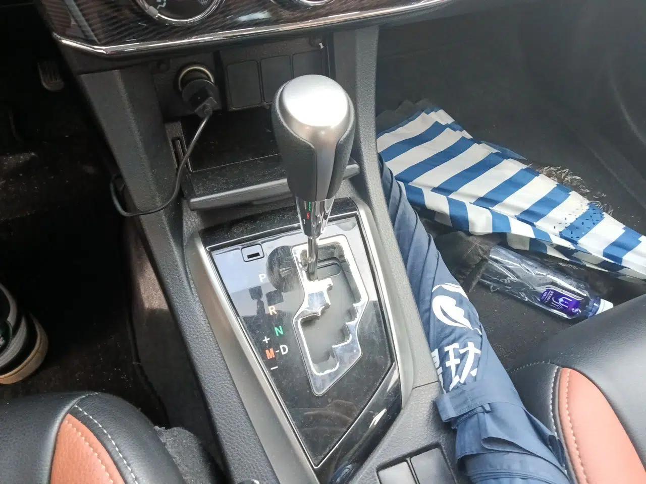 Toyota Corolla 2014 1.6L CVT GL-i — миниатюра 14
