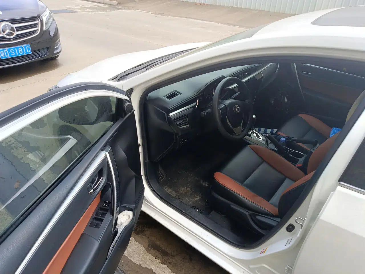 Toyota Corolla 2014 1.6L CVT GL-i — миниатюра 16