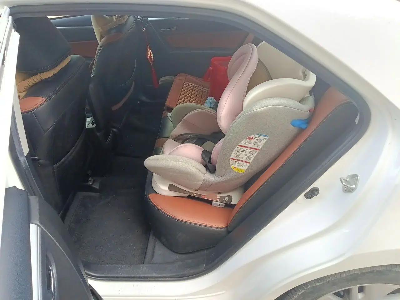 Toyota Corolla 2014 1.6L CVT GL-i — миниатюра 17