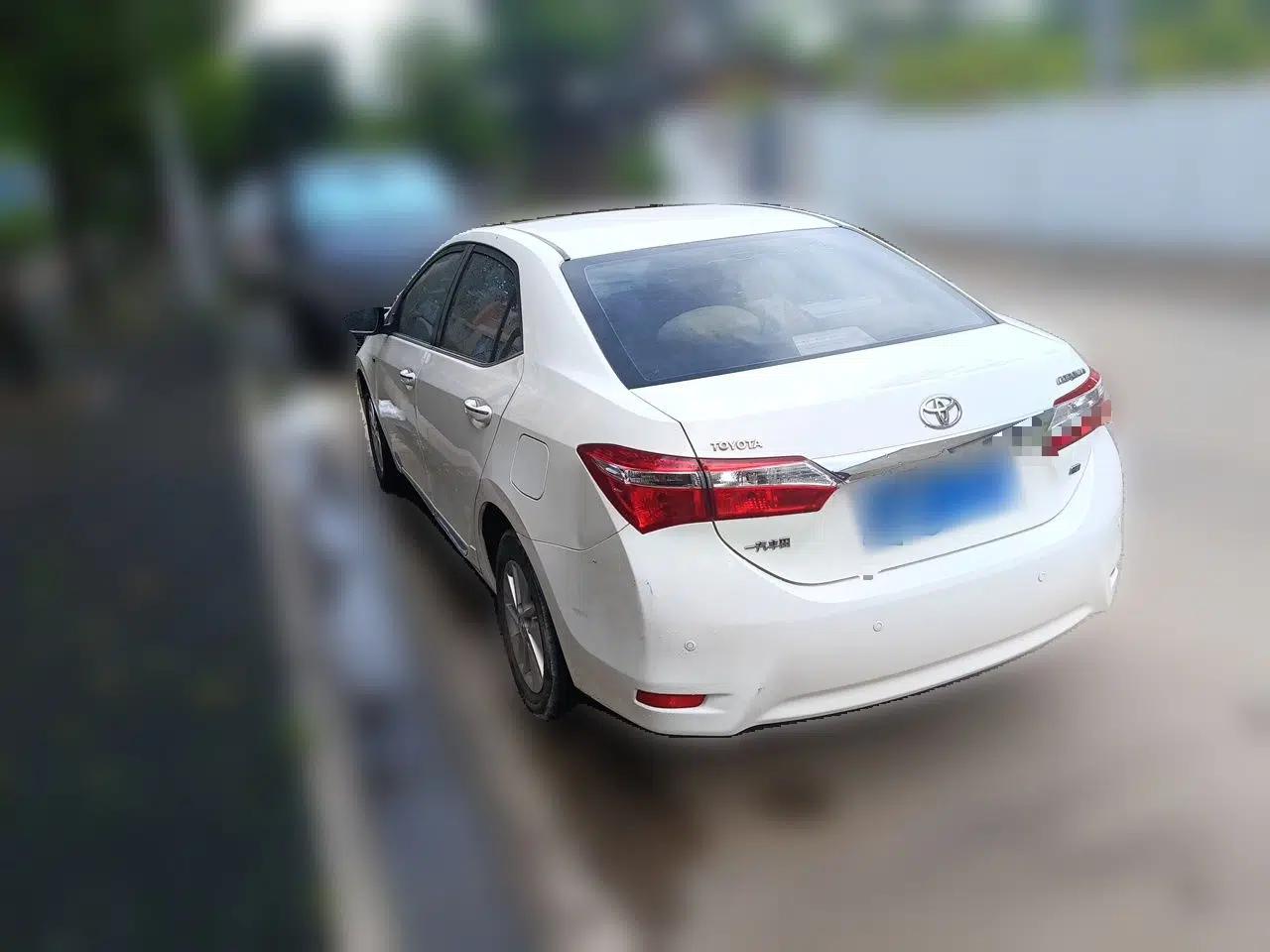 Toyota Corolla 2014 1.6L CVT GL-i — миниатюра 4