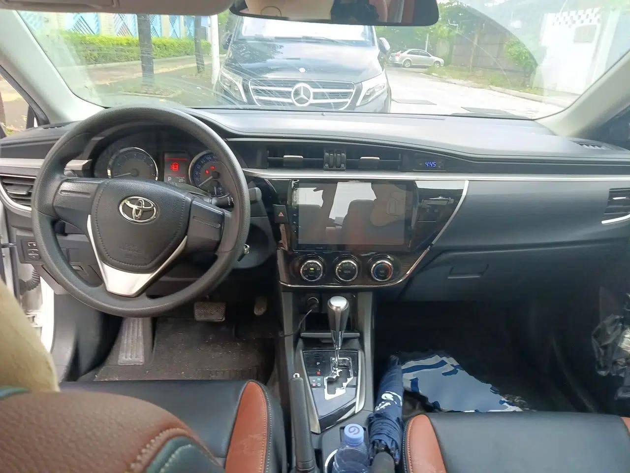 Toyota Corolla 2014 1.6L CVT GL-i — миниатюра 9