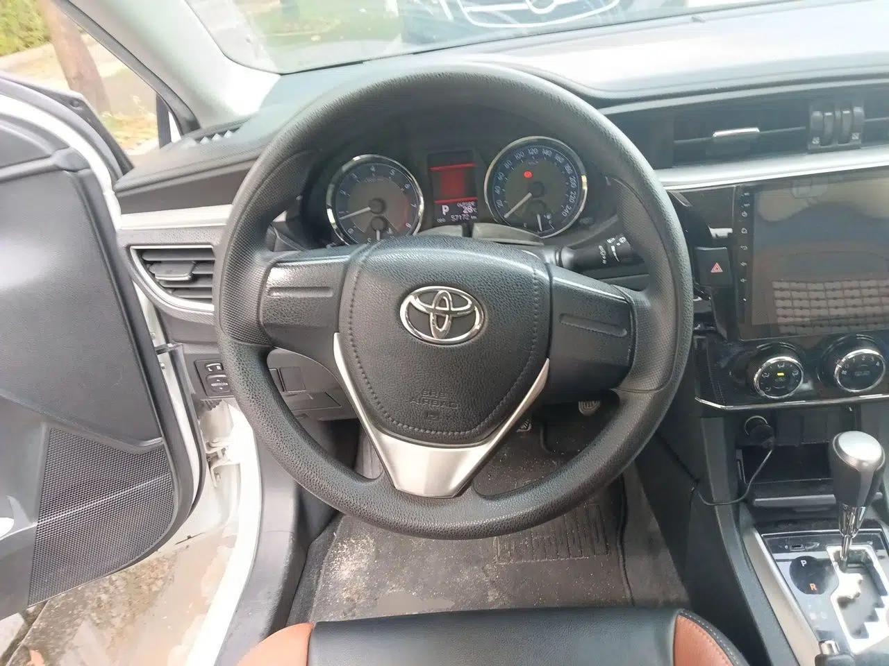 Toyota Corolla 2014 1.6L CVT GL-i — миниатюра 10