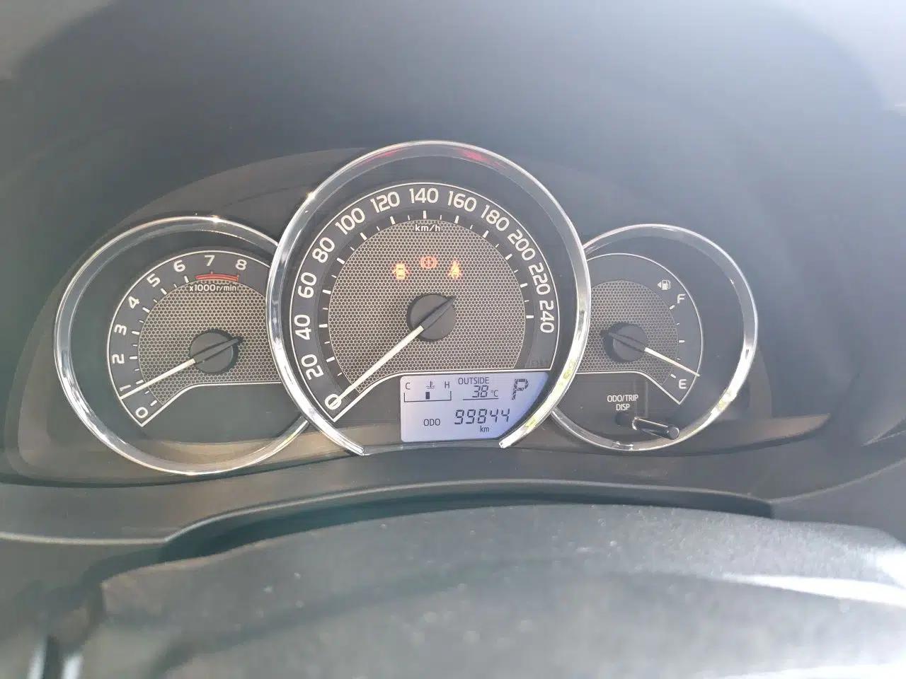 Toyota Corolla 2014 1.6L CVT GL — миниатюра 11