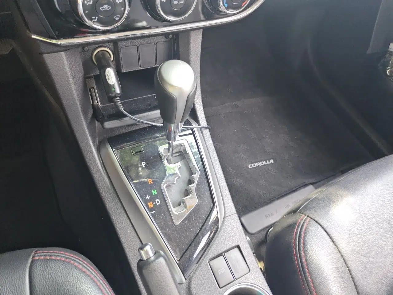 Toyota Corolla 2014 1.6L CVT GL — миниатюра 14