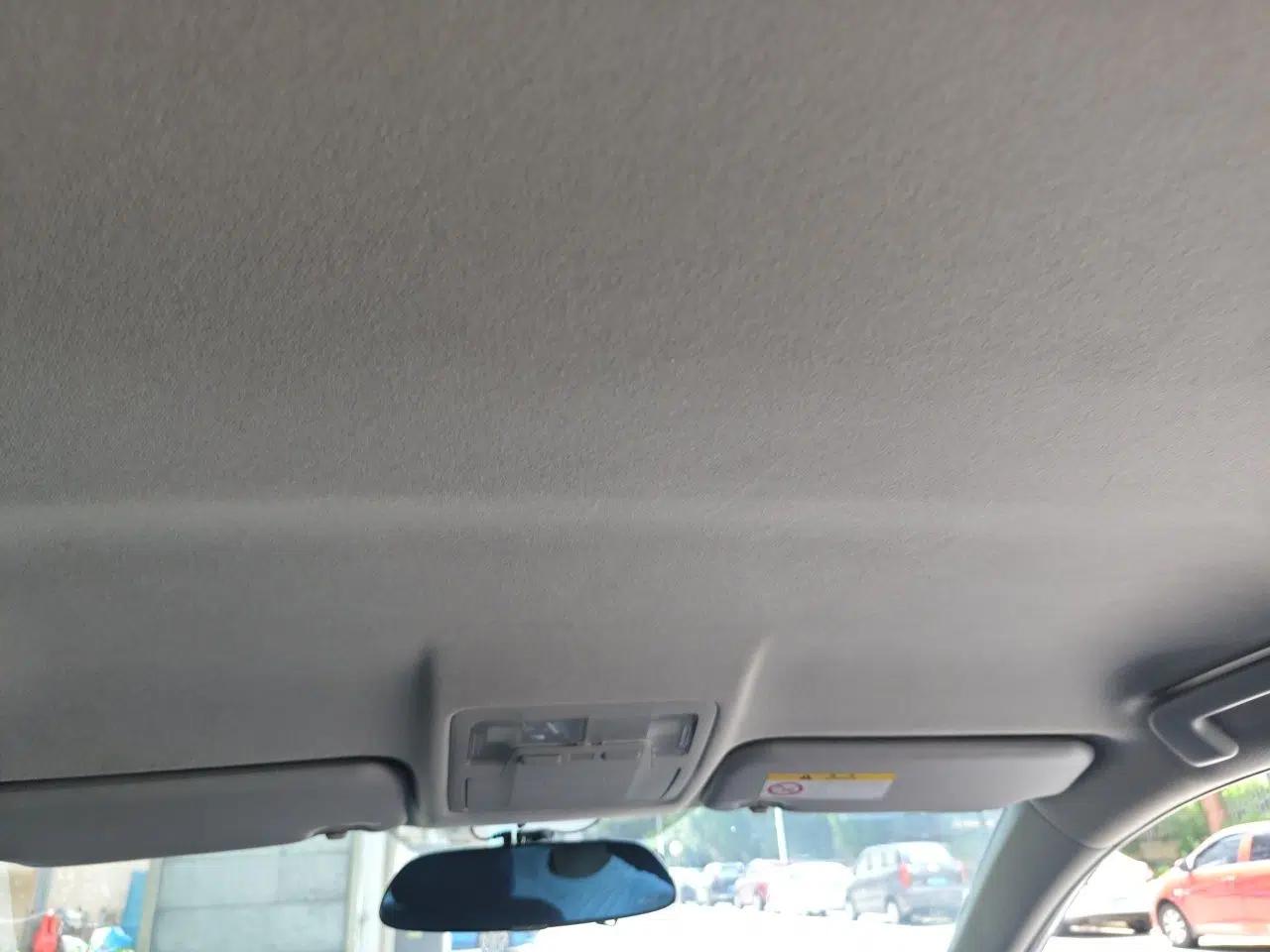 Toyota Corolla 2014 1.6L CVT GL — миниатюра 18
