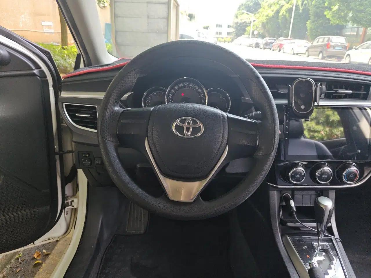 Toyota Corolla 2014 1.6L CVT GL — миниатюра 10
