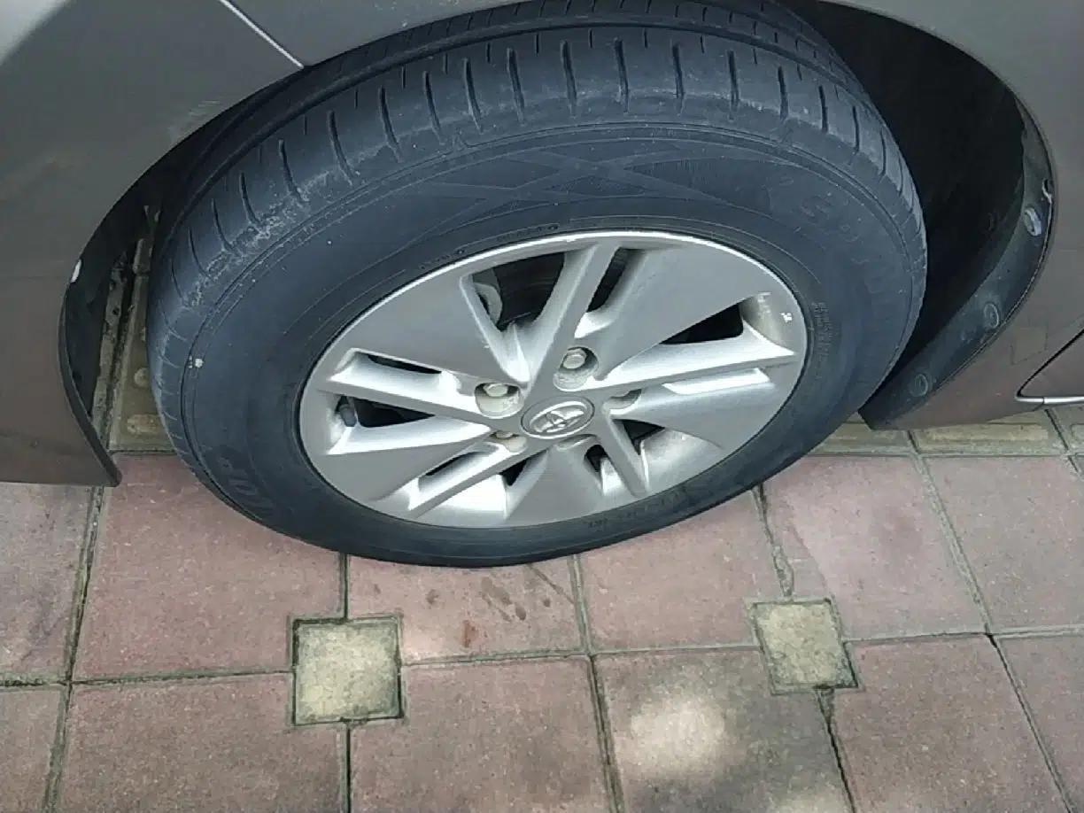 Toyota Corolla 2014 1.6L CVT GL-i — миниатюра 15