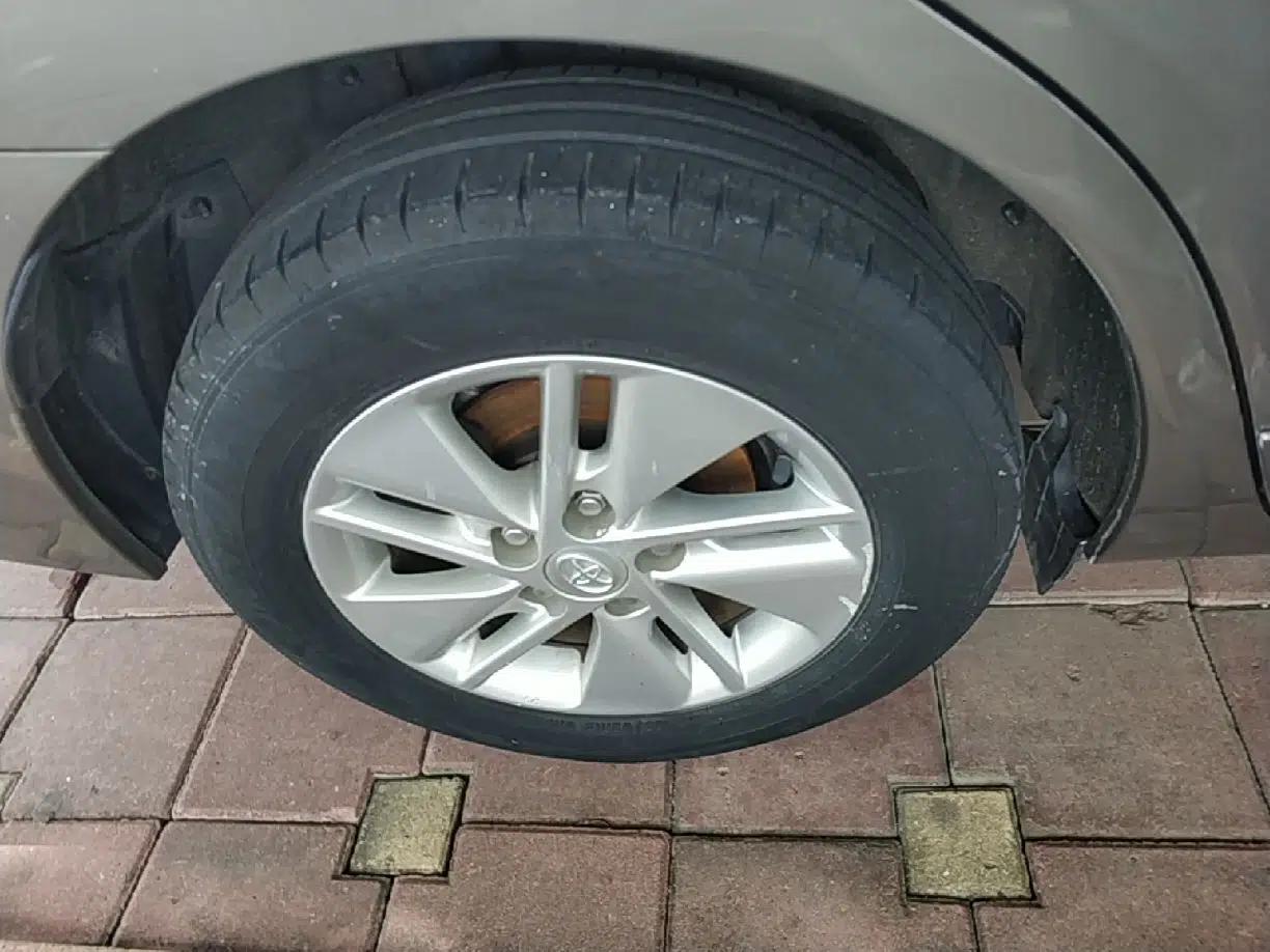 Toyota Corolla 2014 1.6L CVT GL-i — миниатюра 16