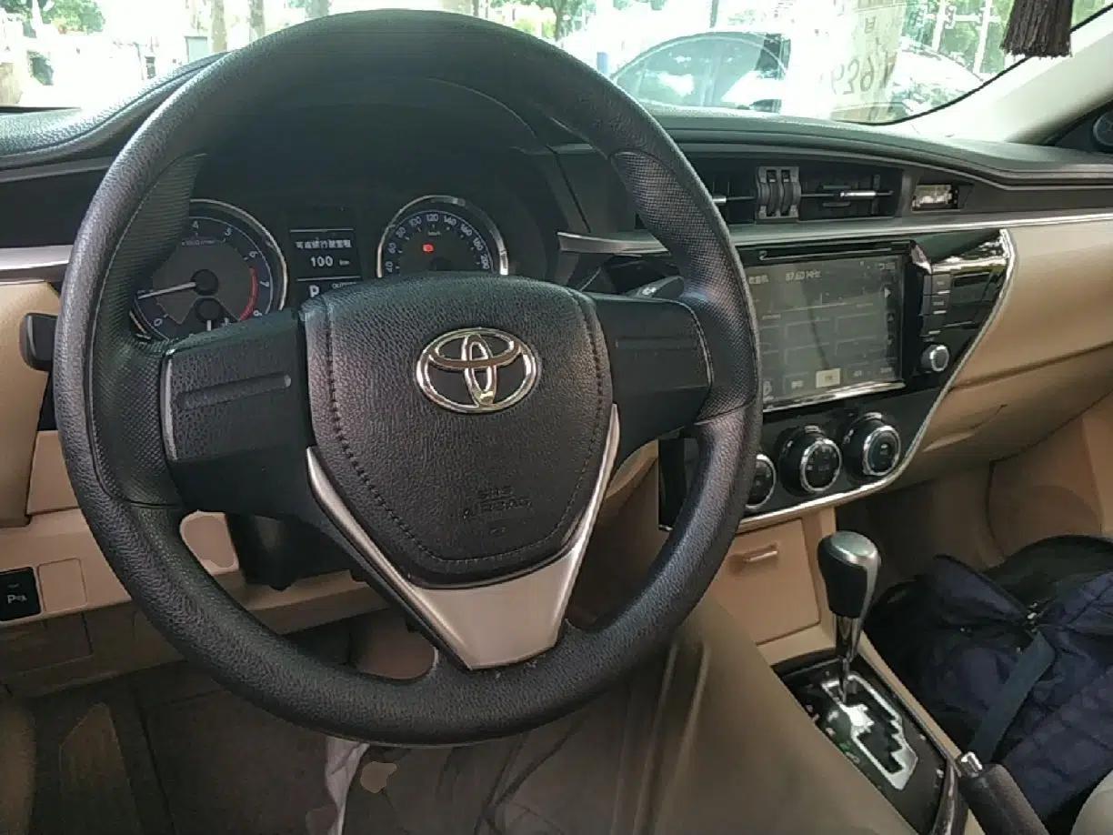 Toyota Corolla 2014 1.6L CVT GL-i — миниатюра 17