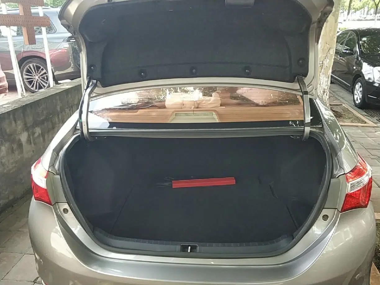Toyota Corolla 2014 1.6L CVT GL-i — миниатюра 27