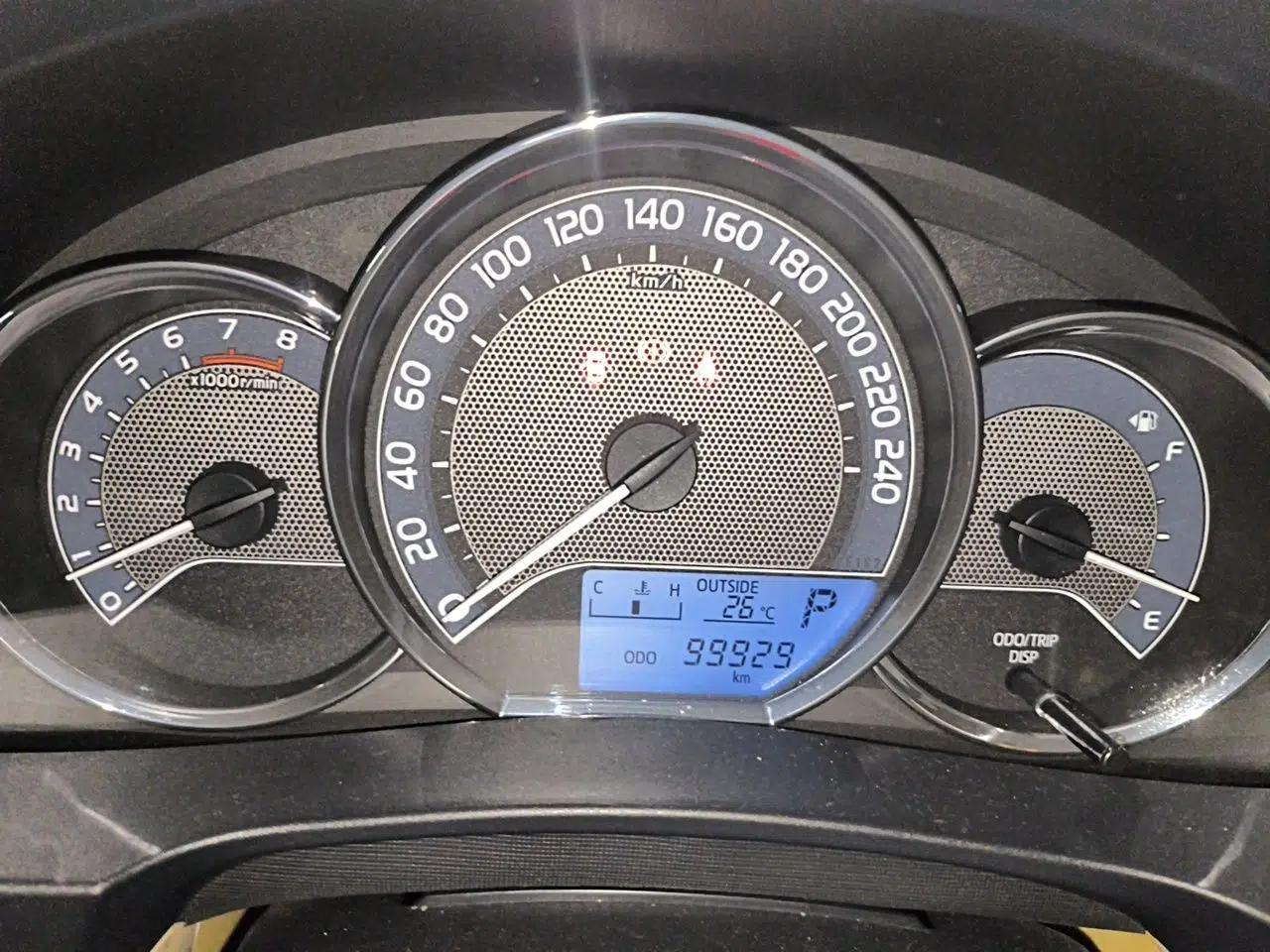 Toyota Corolla 2014 1.6L CVT GL — миниатюра 11