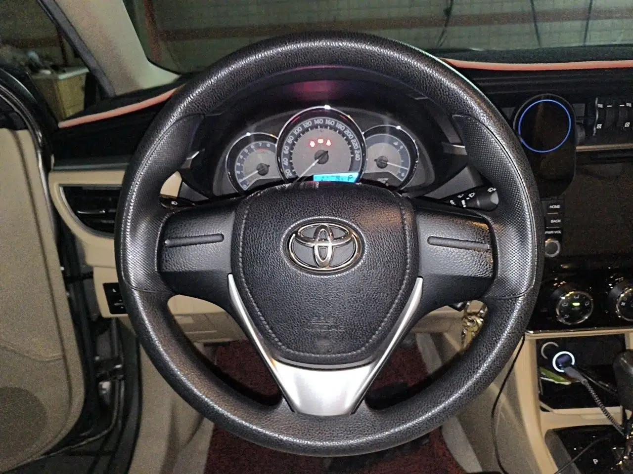 Toyota Corolla 2014 1.6L CVT GL — миниатюра 10