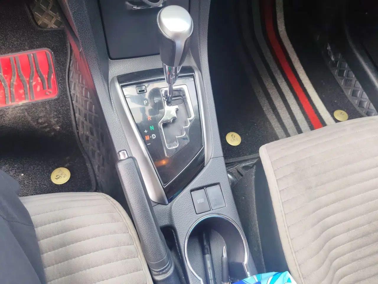 Toyota Corolla 2014 1.6L CVT GL-i Leather Edition — миниатюра 14