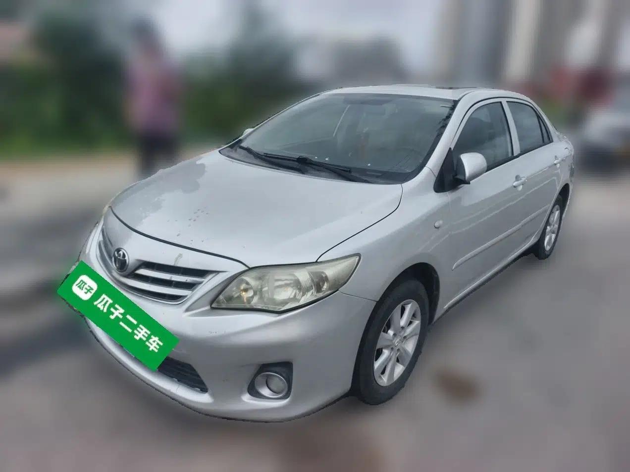 Toyota Corolla 2011 1.6L Manual GL Sunroof Edition — миниатюра 1
