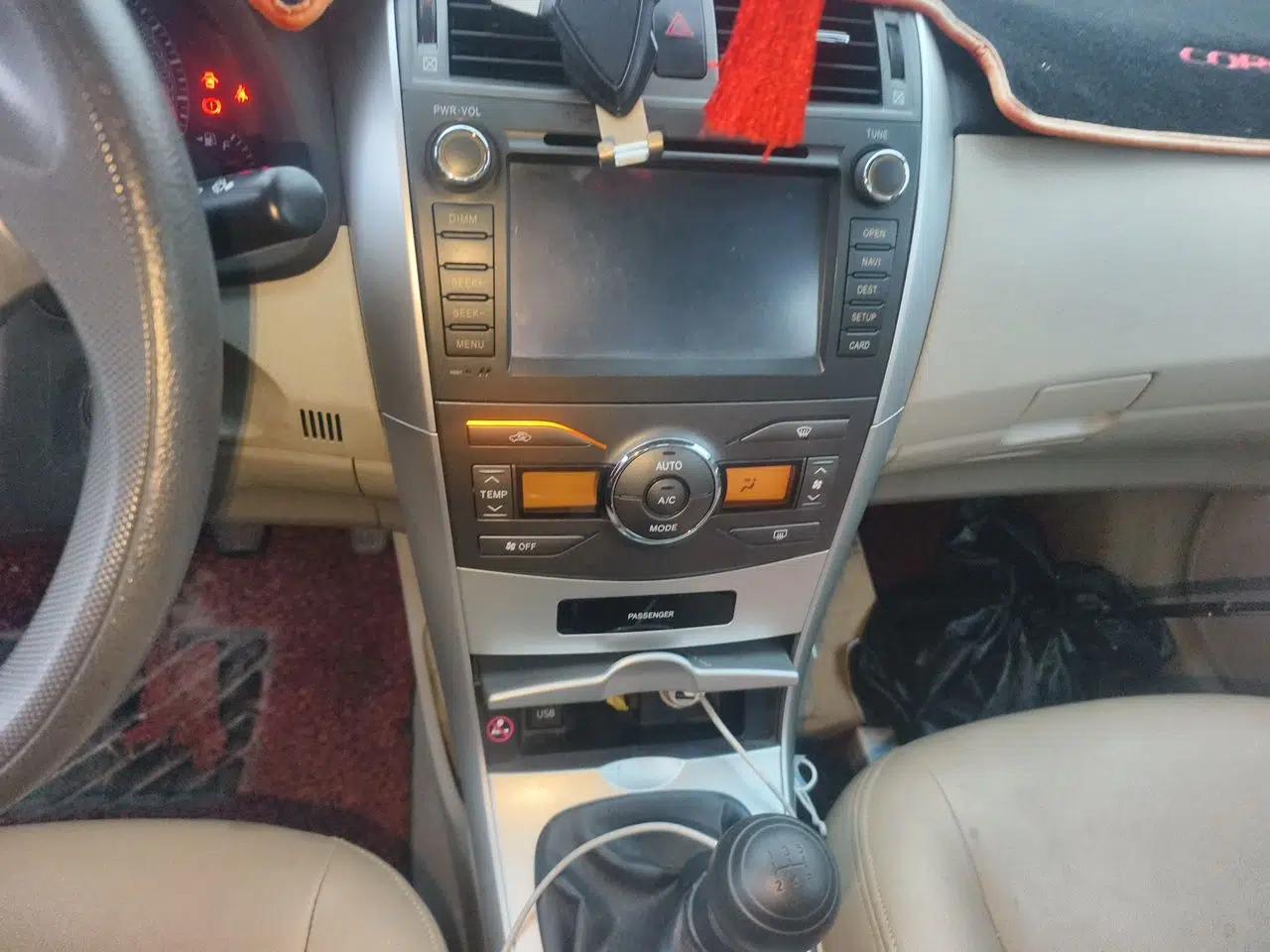 Toyota Corolla 2011 1.6L Manual GL Sunroof Edition — миниатюра 13