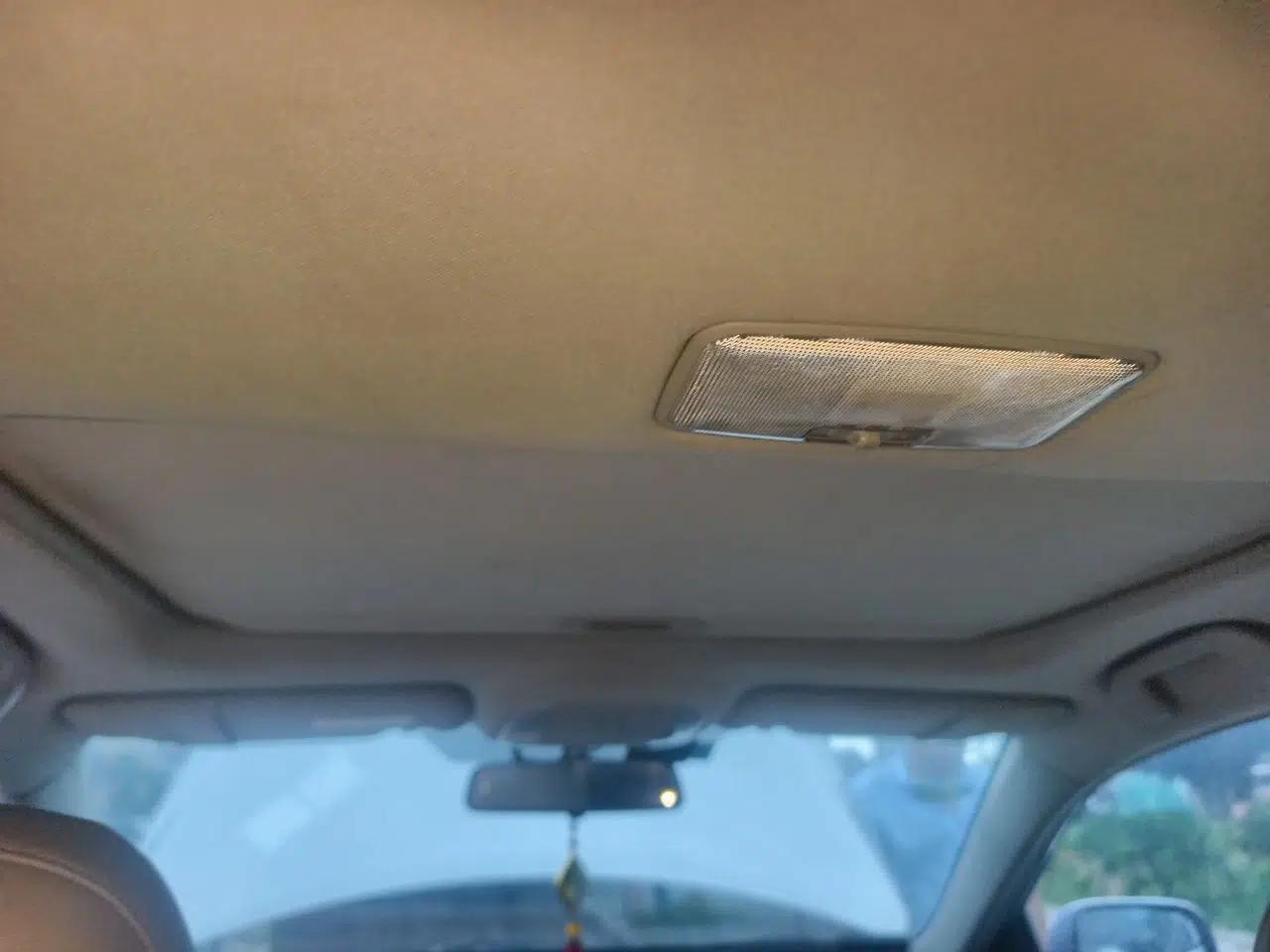 Toyota Corolla 2011 1.6L Manual GL Sunroof Edition — миниатюра 18