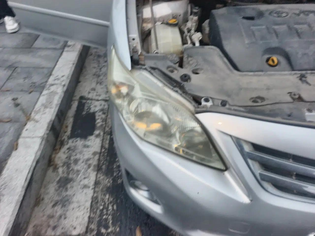 Toyota Corolla 2011 1.6L Manual GL Sunroof Edition — миниатюра 7
