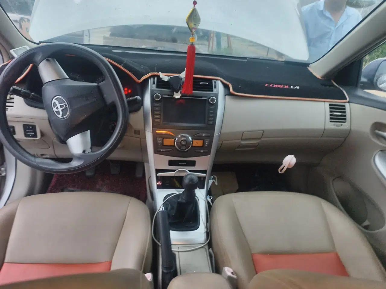 Toyota Corolla 2011 1.6L Manual GL Sunroof Edition — миниатюра 9