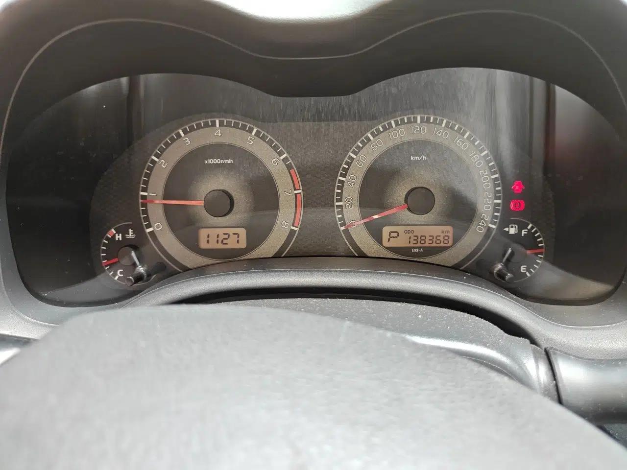 Toyota Corolla 2013 Special Edition 1.6L Automatic GL Cool Model — миниатюра 11