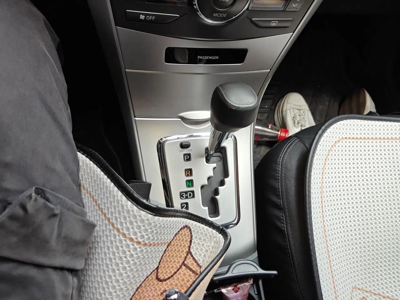 Toyota Corolla 2013 Special Edition 1.6L Automatic GL Cool Model — миниатюра 14