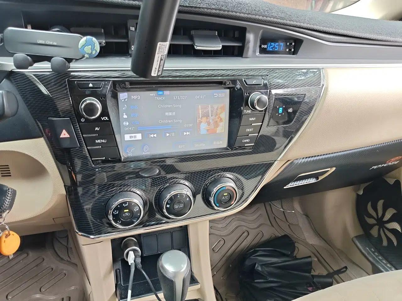 Toyota Corolla 2014 1.6L CVT GL-i — миниатюра 13