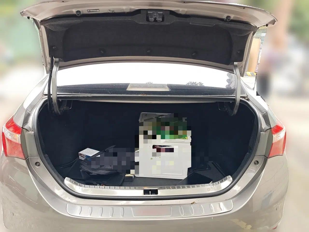 Toyota Corolla 2014 1.6L CVT GL-i — миниатюра 19