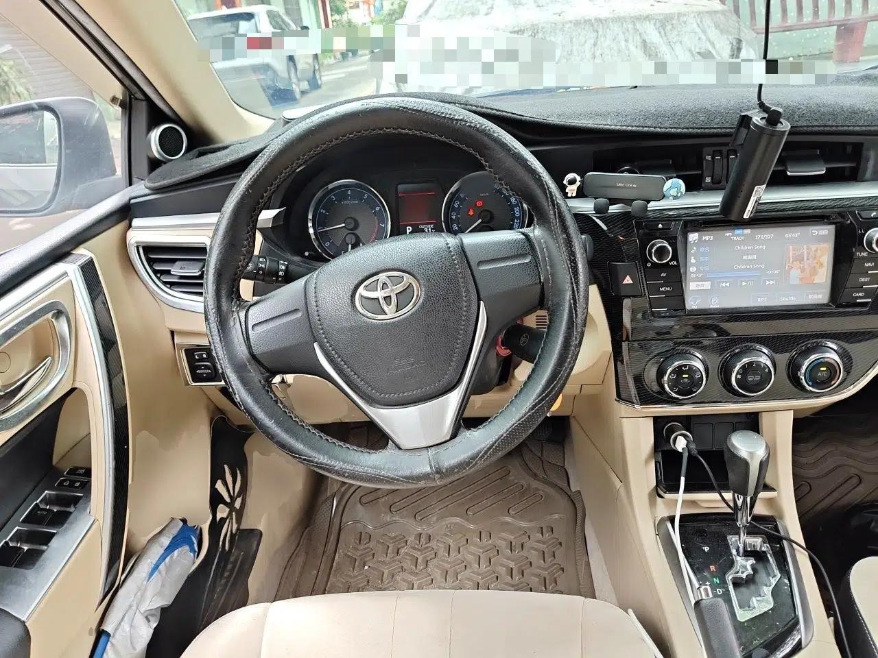 Toyota Corolla 2014 1.6L CVT GL-i — миниатюра 10
