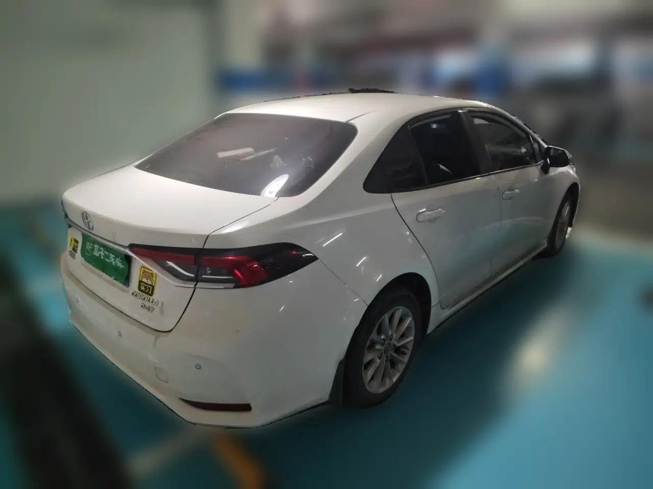 Toyota Corolla 2019 1.2T S-CVT GL-i Luxury Edition — миниатюра 6