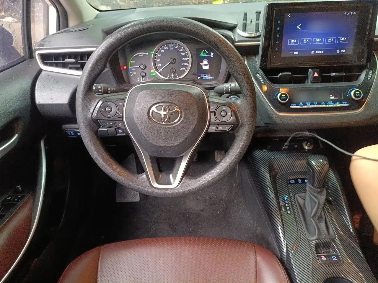 Toyota Corolla 2021 Dual-Engine 1.8L E-CVT Pioneer Edition — миниатюра 10
