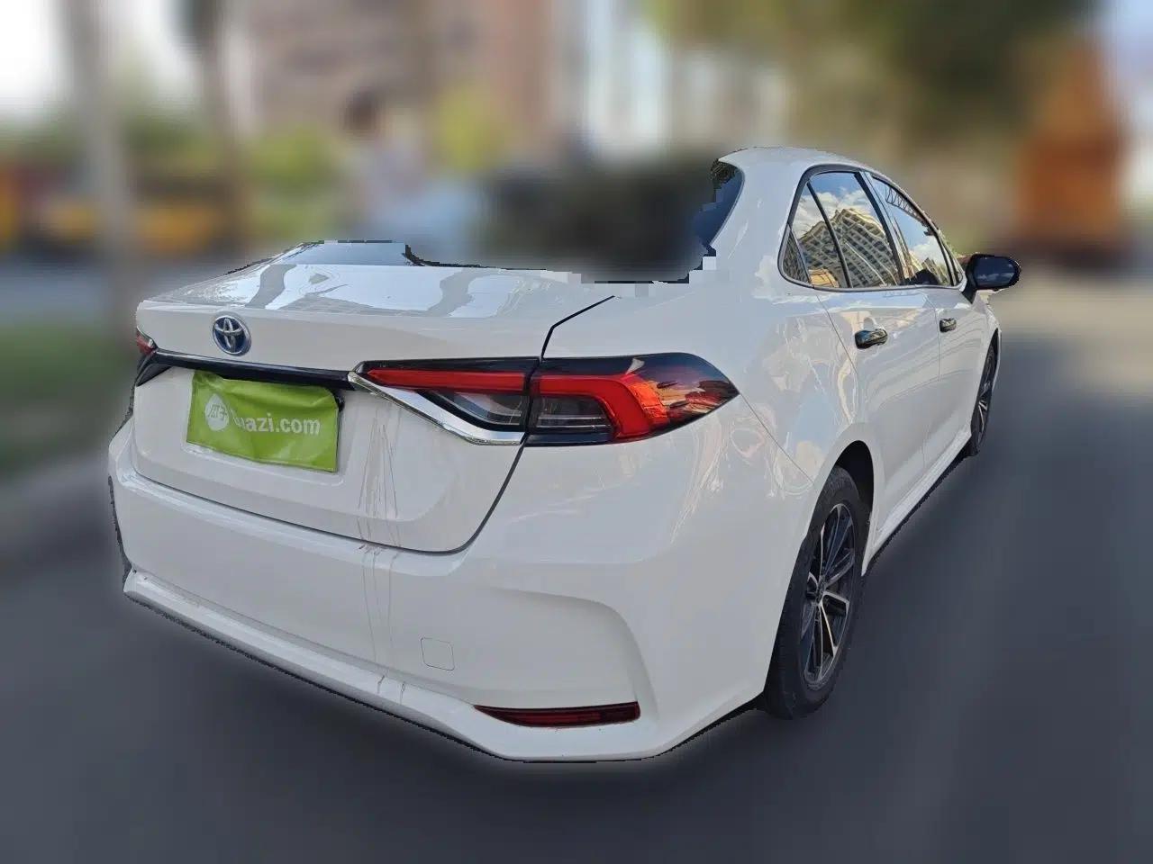 Toyota Corolla 2023 1.8L Smart Electric Hybrid Dual-Motor Elite Edition — миниатюра 6