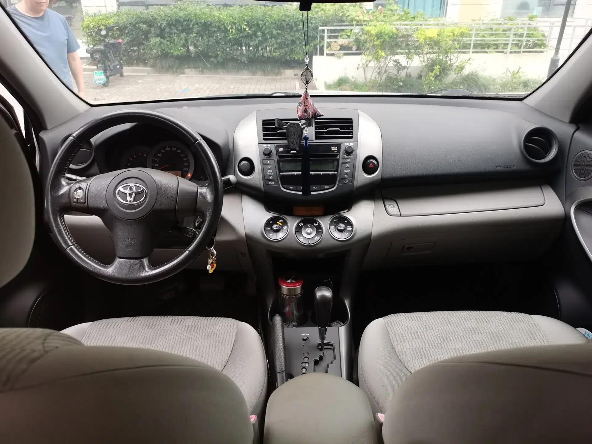 Toyota RAV4 2009 2.0L Automatic Luxury Edition — миниатюра 9