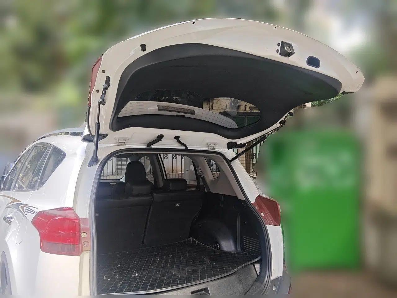Toyota RAV4 2013 2.5L Automatic 4x4 Luxury Edition — миниатюра 19
