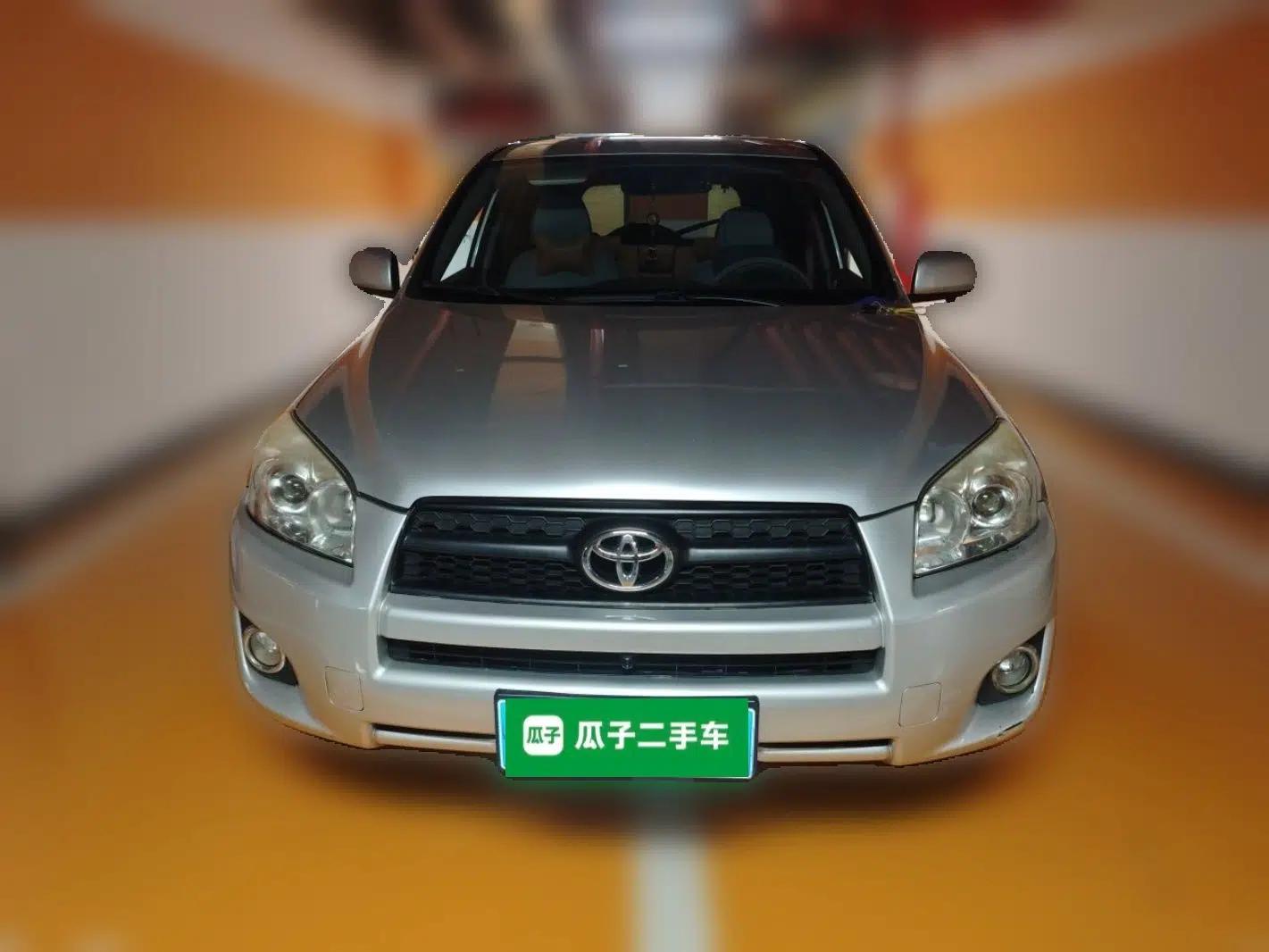 Toyota RAV4 2011 2.0L Automatic Classic Edition — миниатюра 2