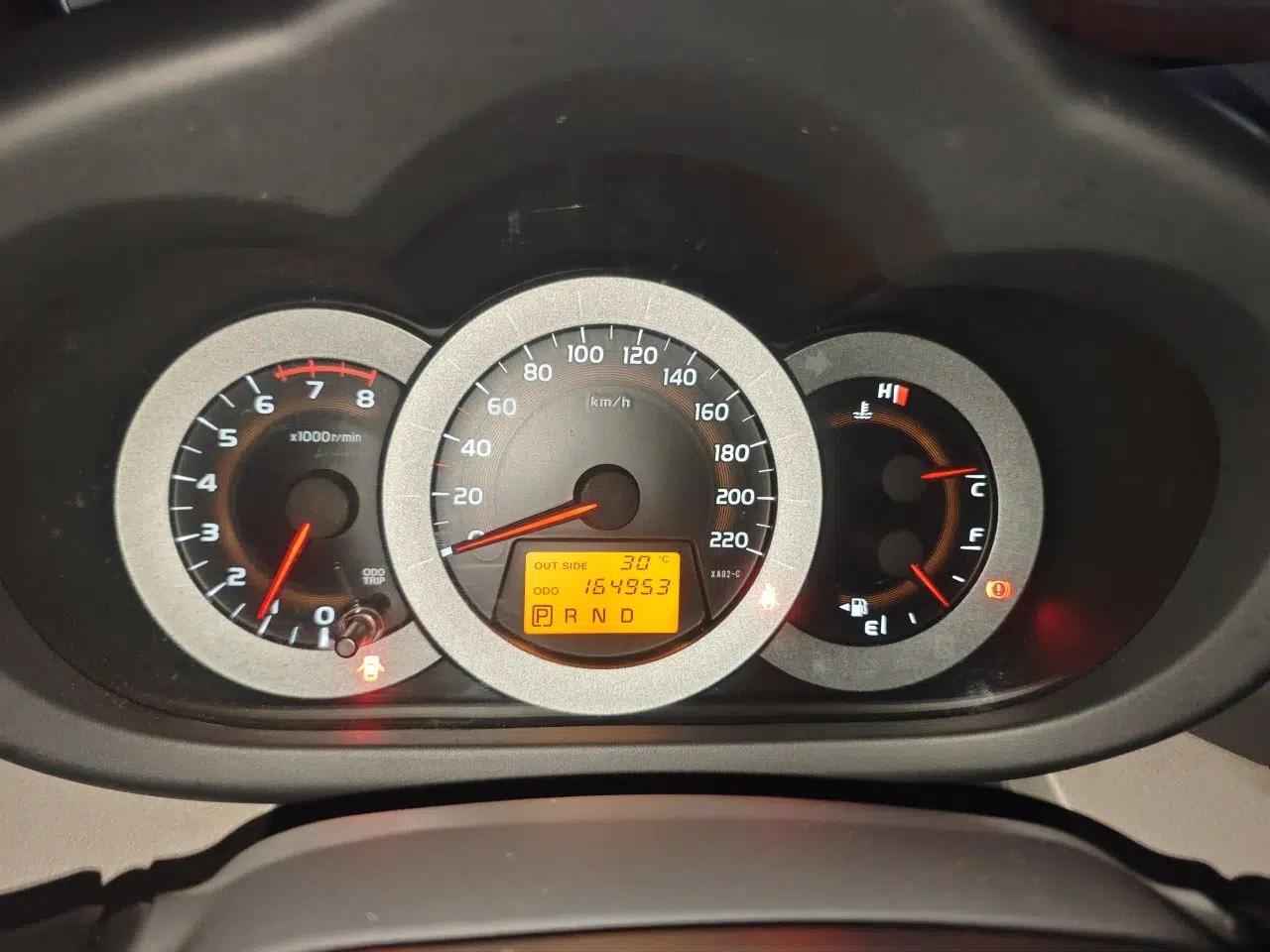 Toyota RAV4 2011 2.0L Automatic Classic Edition — миниатюра 11