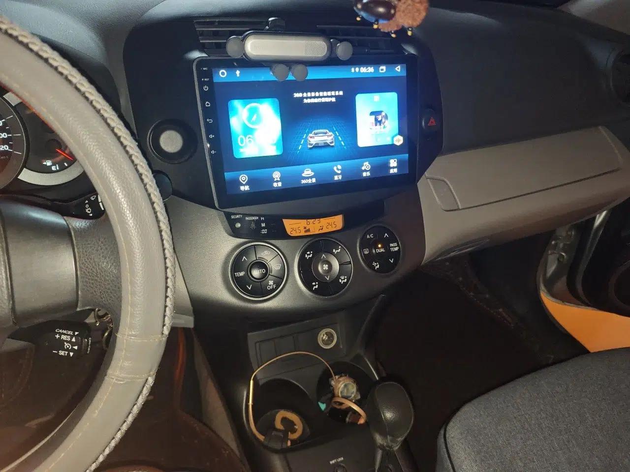 Toyota RAV4 2011 2.0L Automatic Classic Edition — миниатюра 13