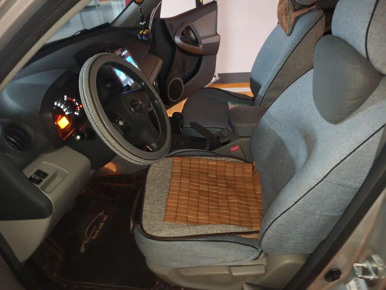 Toyota RAV4 2011 2.0L Automatic Classic Edition — миниатюра 15