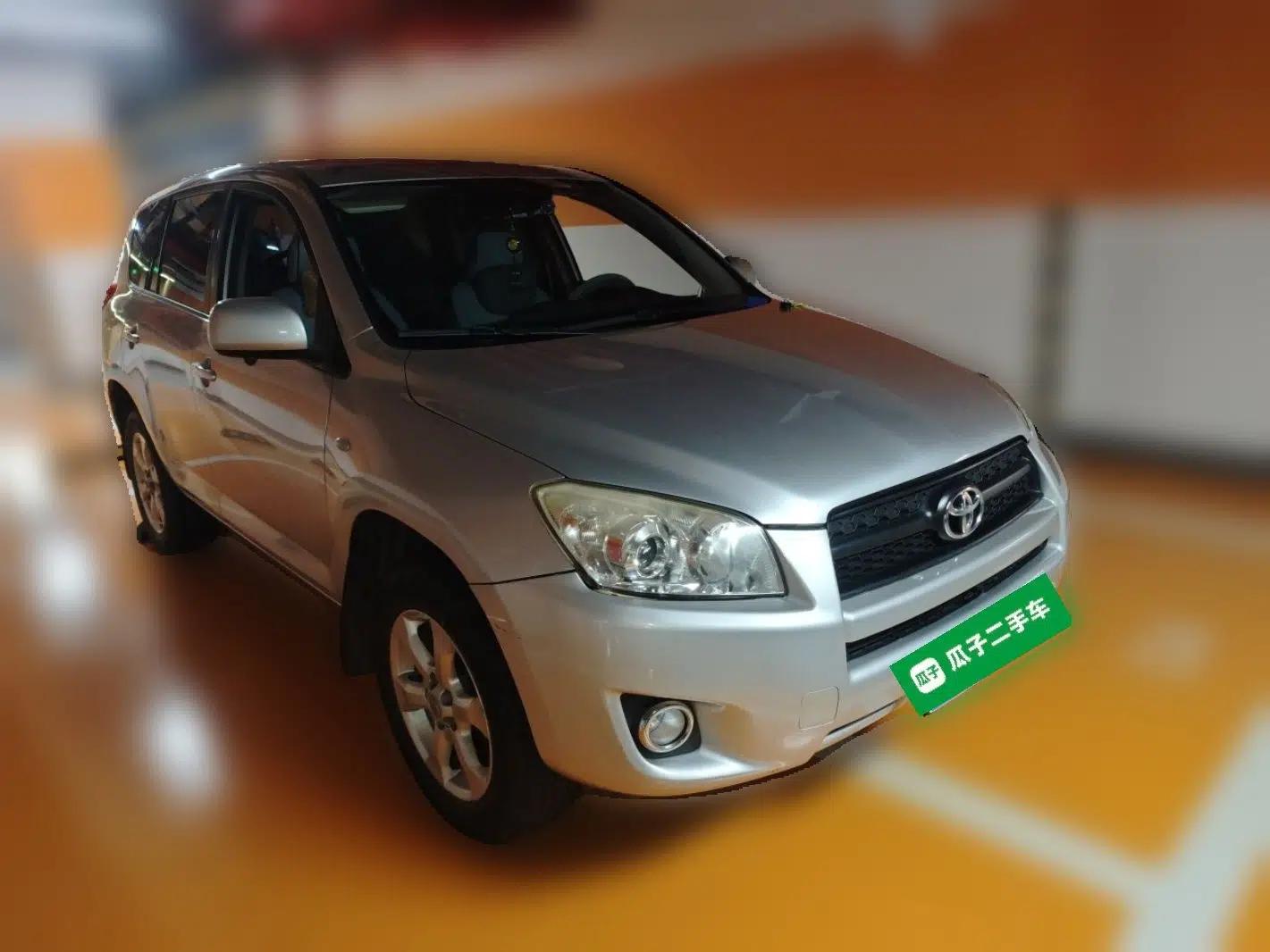 Toyota RAV4 2011 2.0L Automatic Classic Edition — миниатюра 3