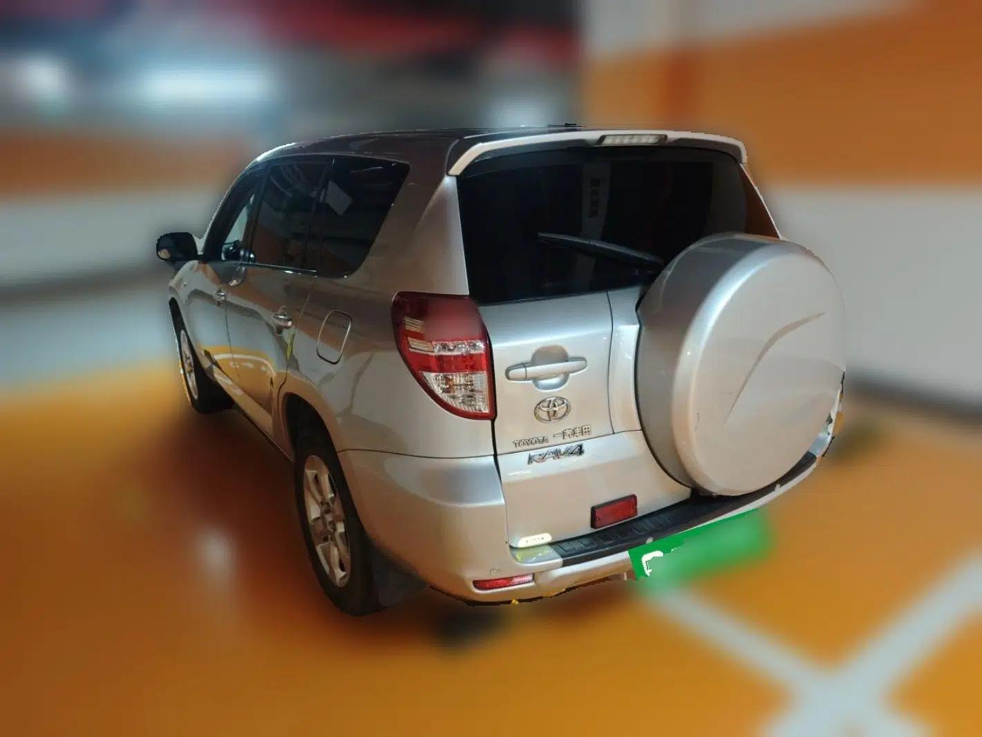 Toyota RAV4 2011 2.0L Automatic Classic Edition — миниатюра 4