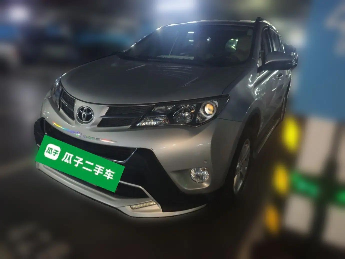 Toyota RAV4 2013 2.0L CVT Two-Wheel Drive Urban Edition — миниатюра 1