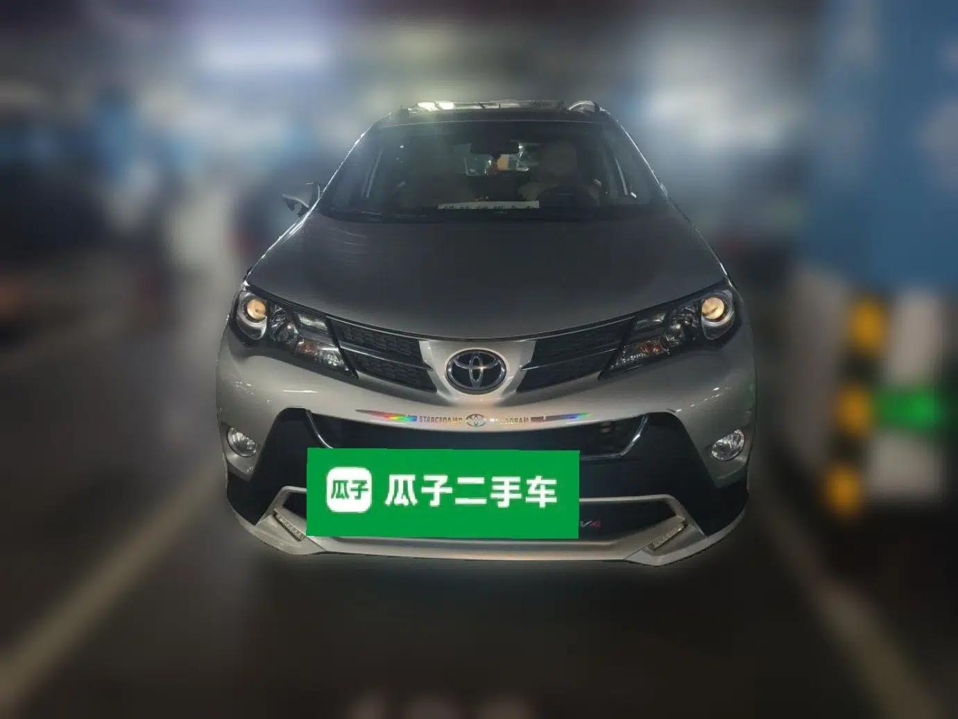 Toyota RAV4 2013 2.0L CVT Two-Wheel Drive Urban Edition — миниатюра 2