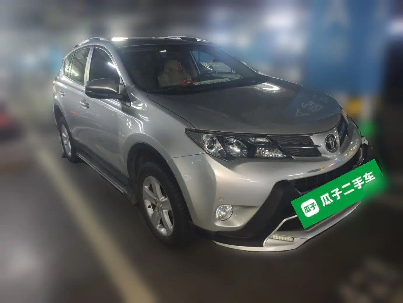 Toyota RAV4 2013 2.0L CVT Two-Wheel Drive Urban Edition — миниатюра 3