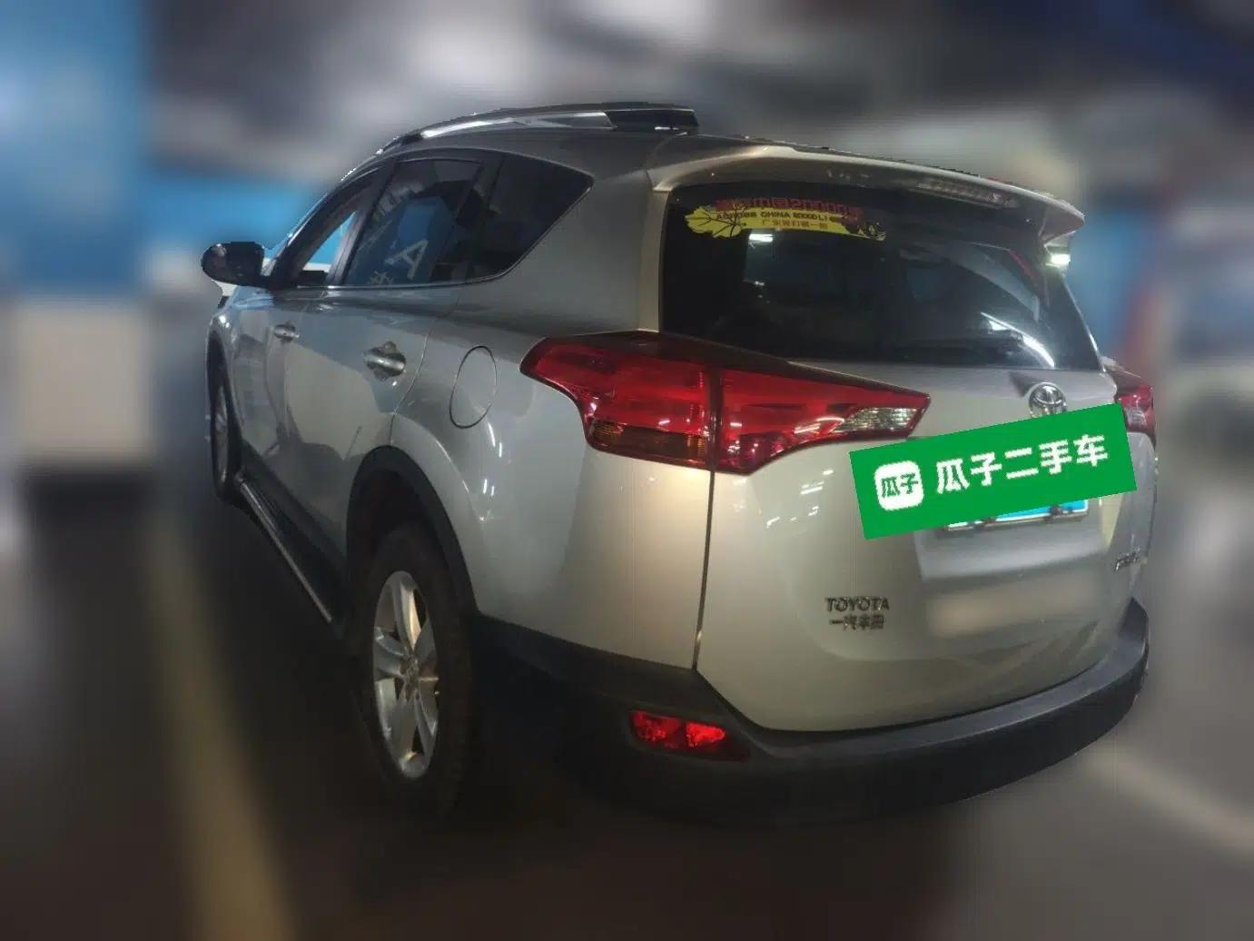 Toyota RAV4 2013 2.0L CVT Two-Wheel Drive Urban Edition — миниатюра 4