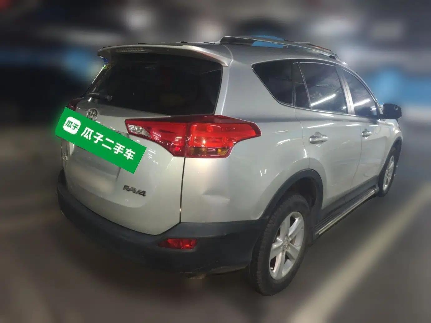 Toyota RAV4 2013 2.0L CVT Two-Wheel Drive Urban Edition — миниатюра 6
